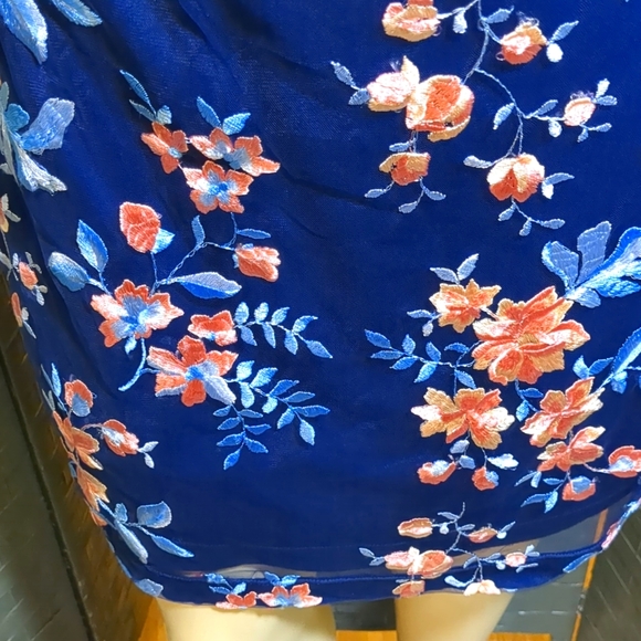 Guess Embroidered Mini - Picture 3 of 6